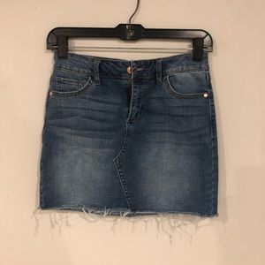 NWOT distressed jean skirt